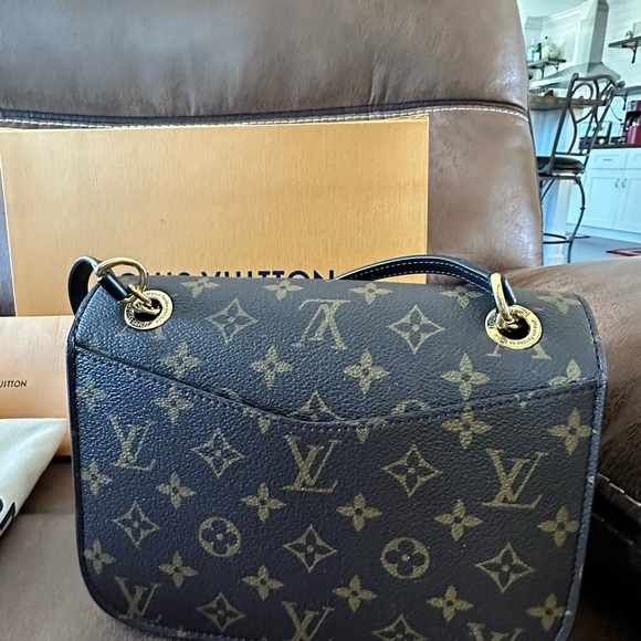 Louis Vuitton Passy Bag like new! - Picture 7 of 8